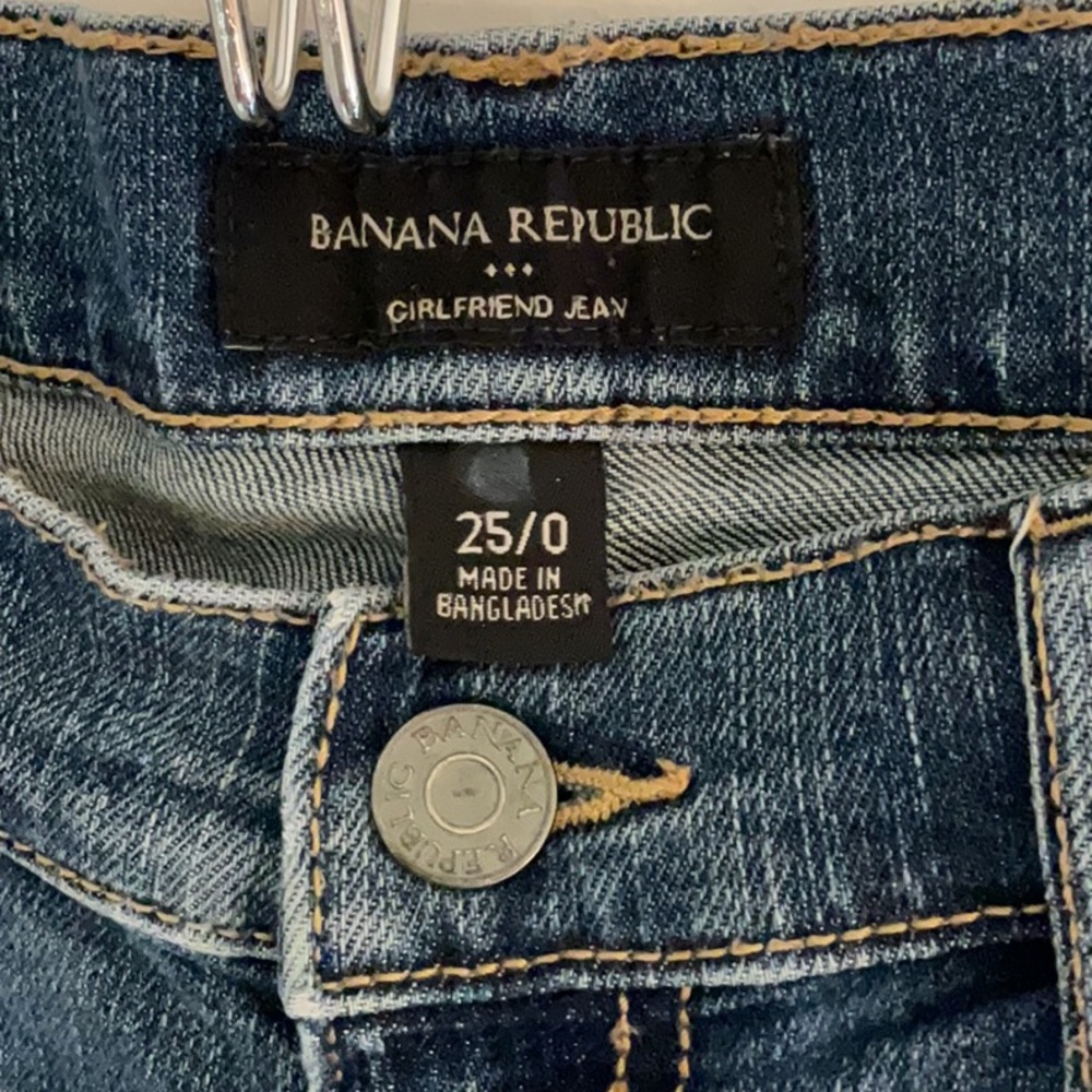 Banana Republic Mid Rise Girlfriend Jeans, Size 0/25, Medium Blue - Picture 8 of 10